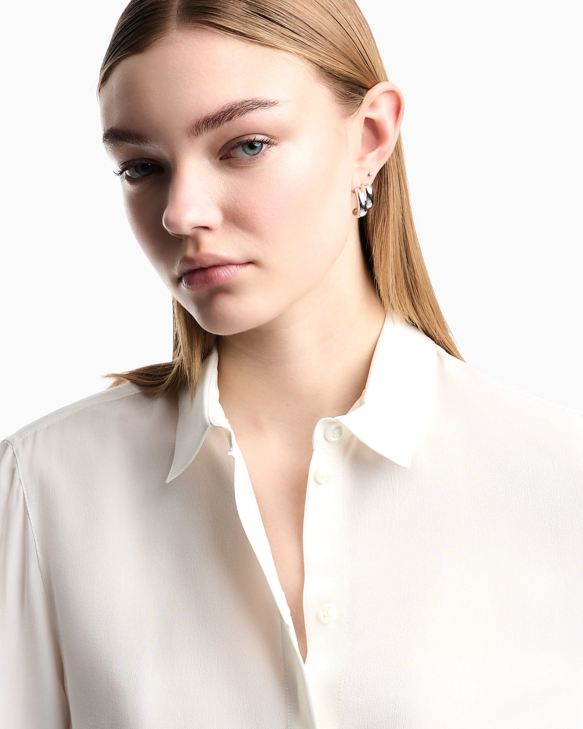 Pleated back shirt Essential in silk crepe de chine