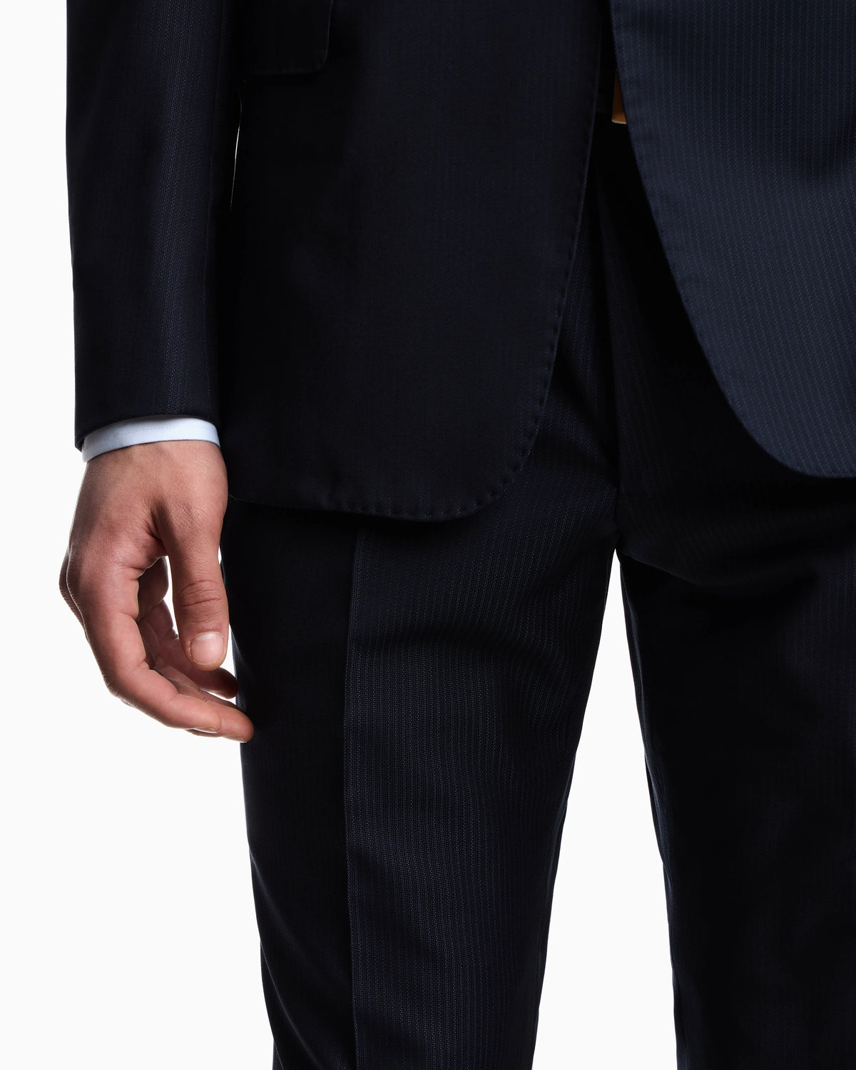 Single-breasted suit in micro-design high-twist virgin wool