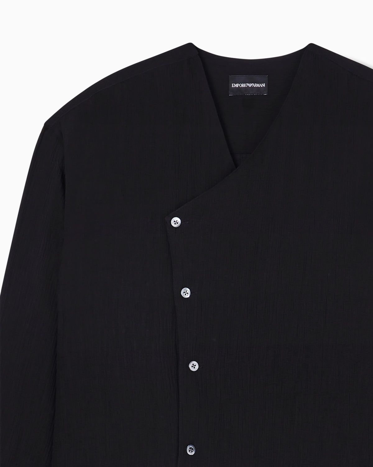 Shirt with off-centre closure in crêpe fabric