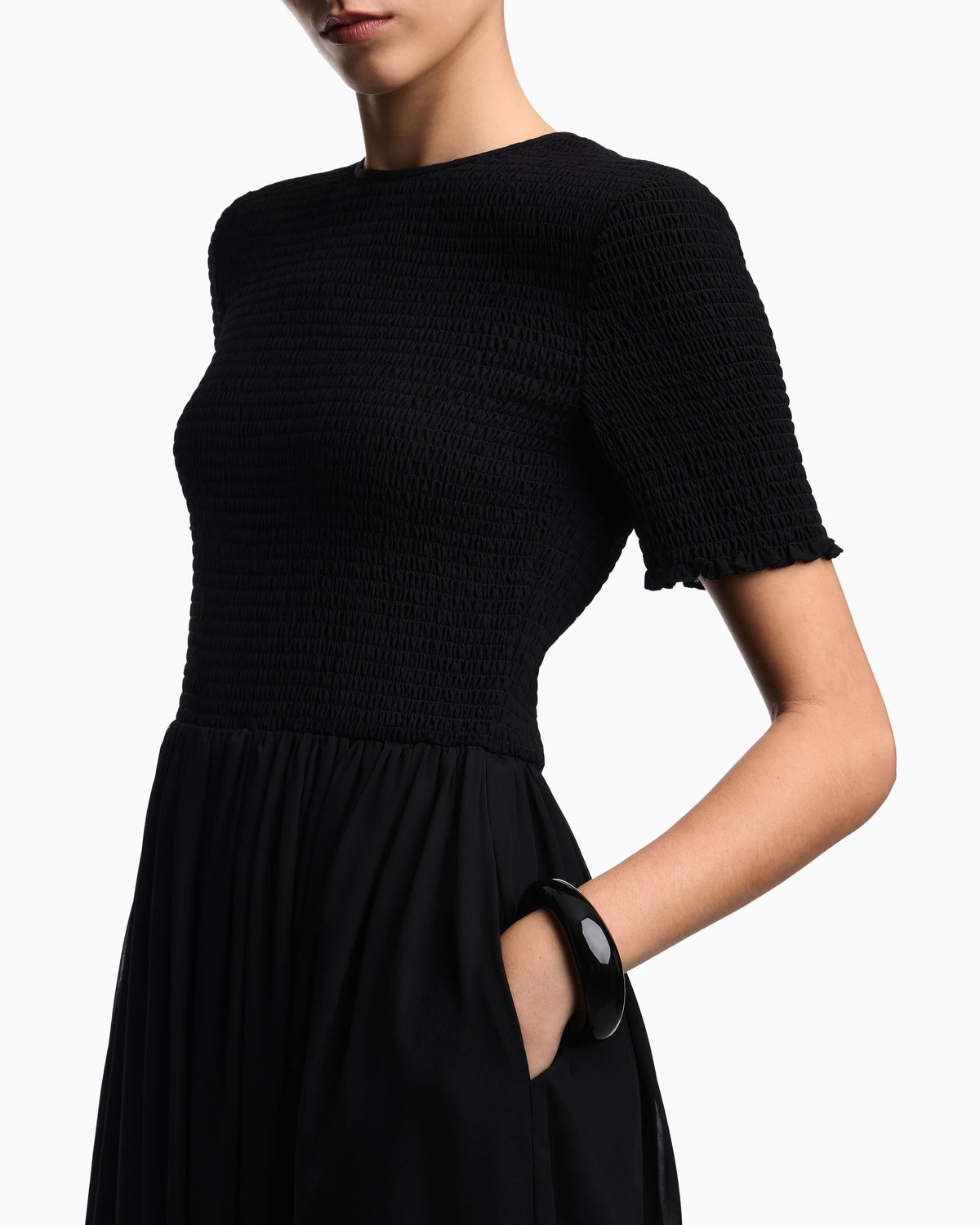 Short-sleeved long dress in technical georgette