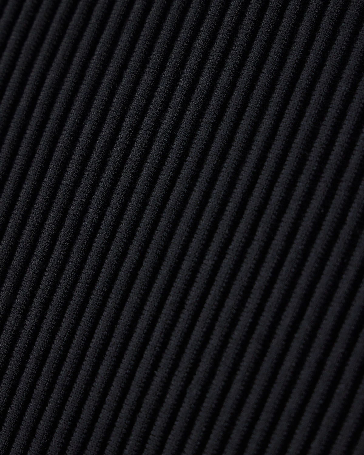 High-waisted viscose skirt with a slit and side fringe