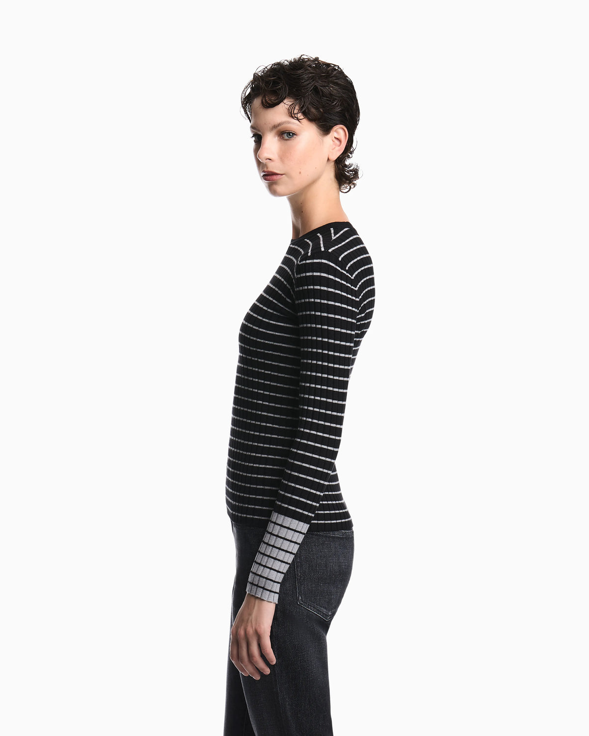 Slim fit ribbed pullover with crew neck and striped pattern