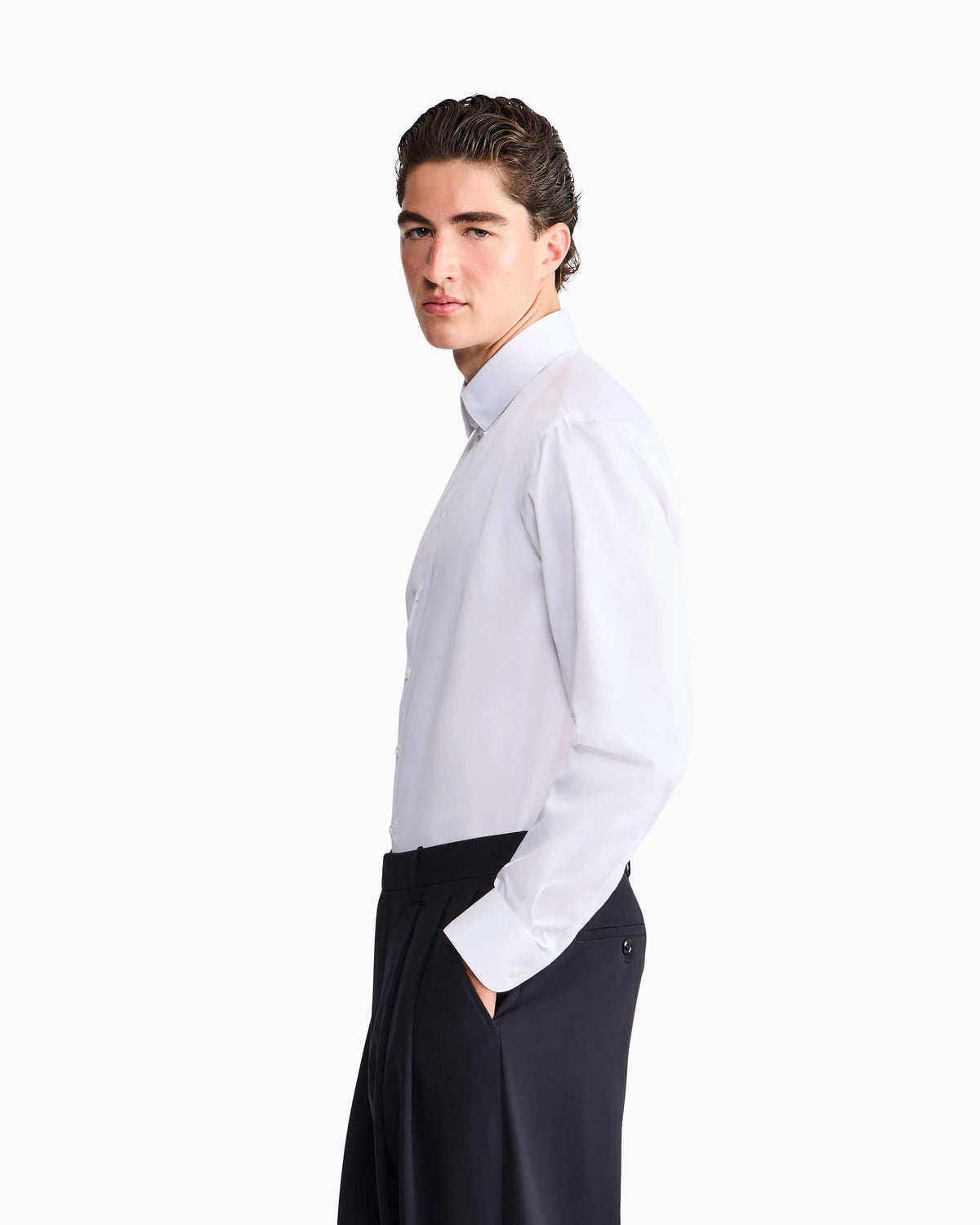 Regular fit shirt in cotton twill with exposed buttons