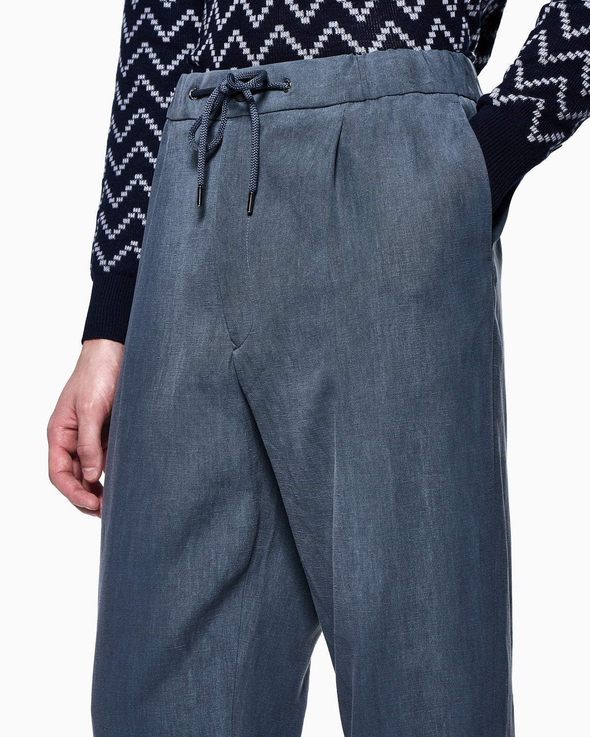 Single-pleat, linen-canvas trousers