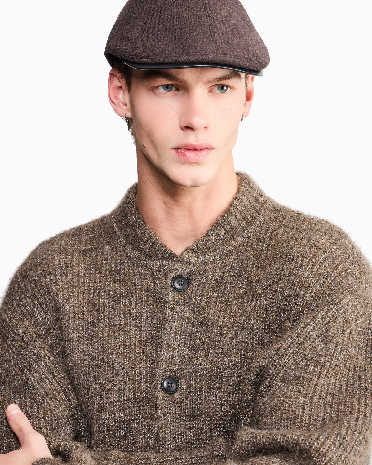 Flat cap in wool and cashmere with leather details
