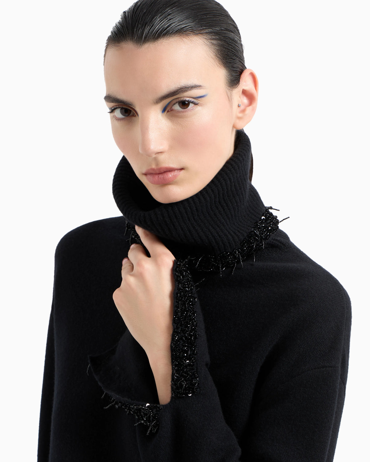 Mock-neck jumper in cashmere and wool with embroidery