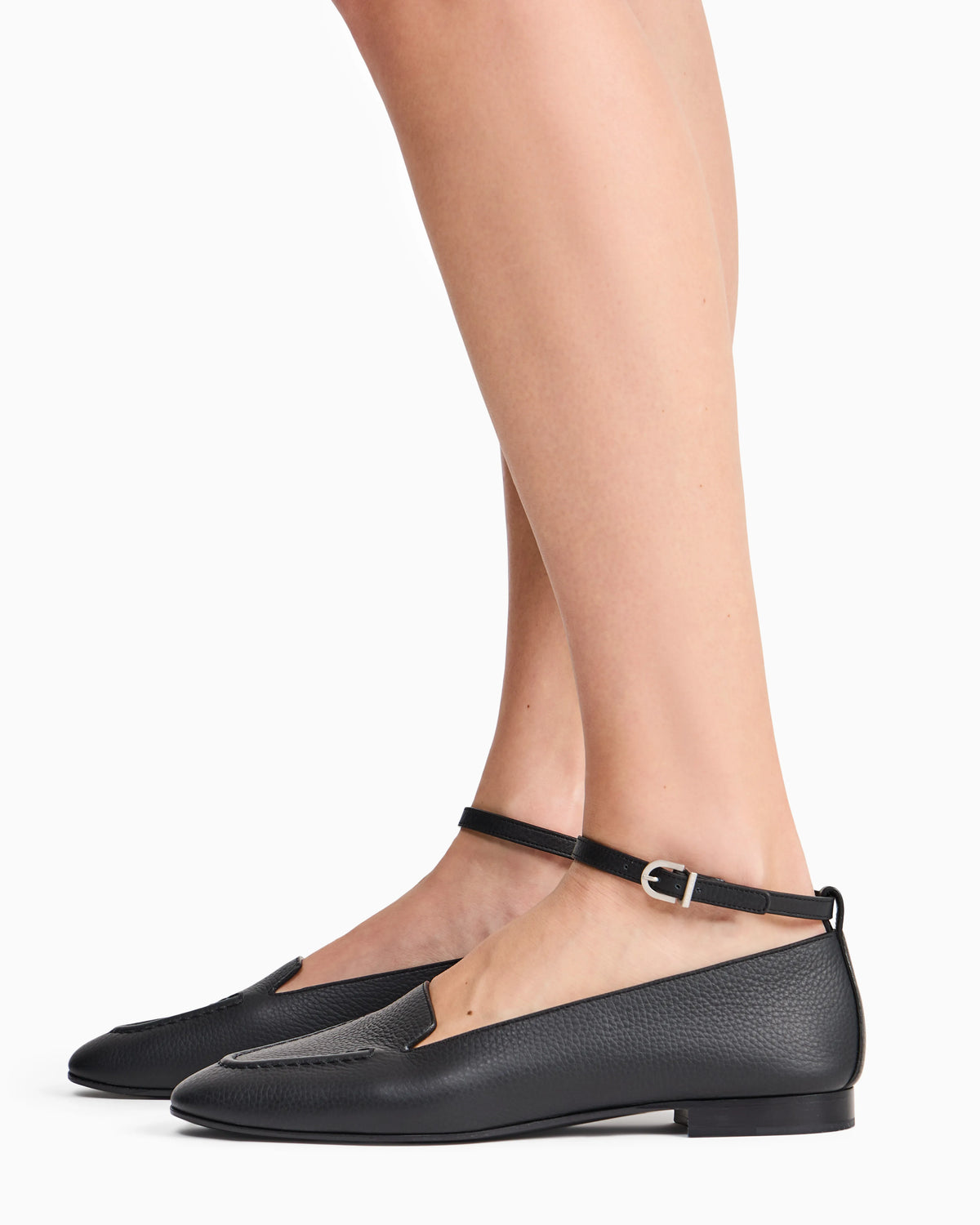 Ballet flat in leather with a leather sole