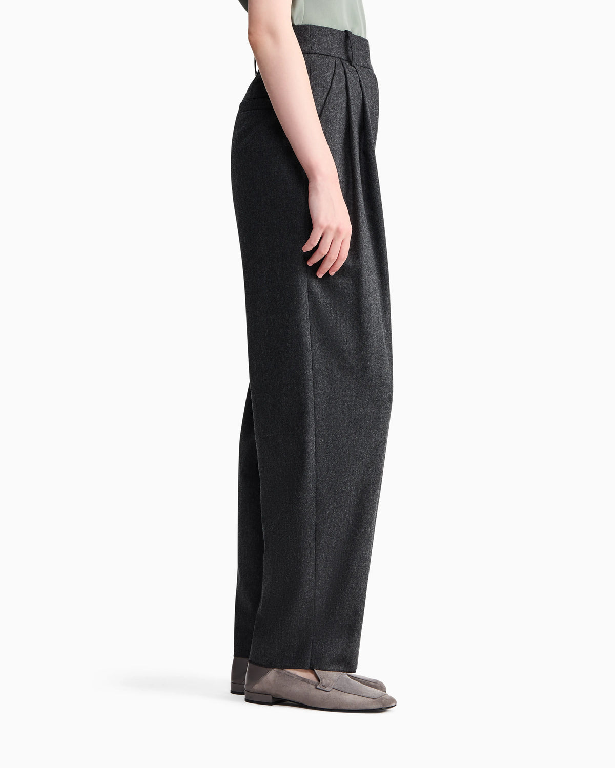 Wide-leg trousers in wool and cashmere flannel with pleats