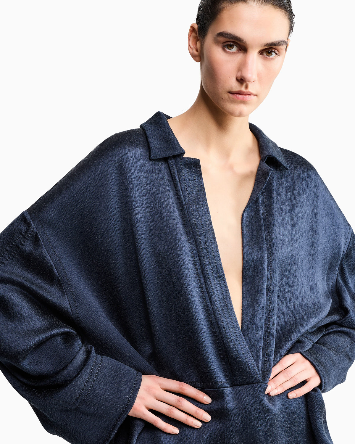 Shirt wide hammered satin with deep neckline