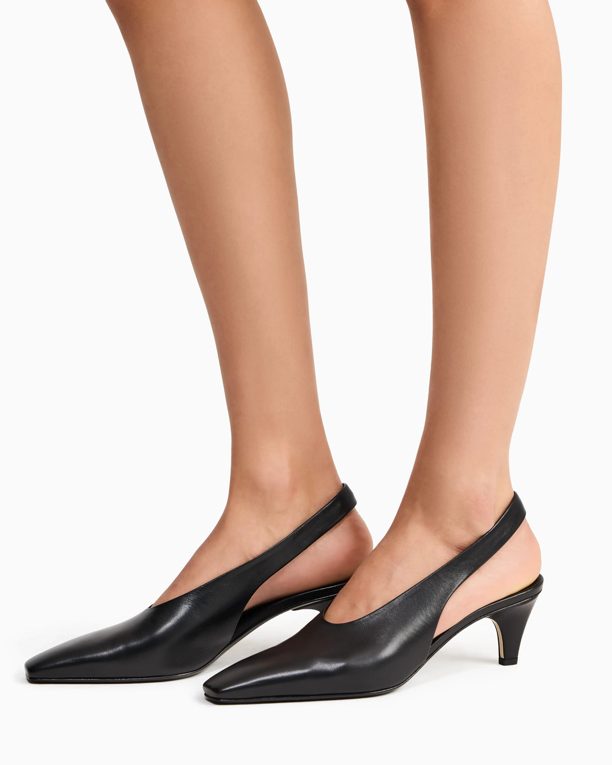Decollete shoe leather lining and leather sole
