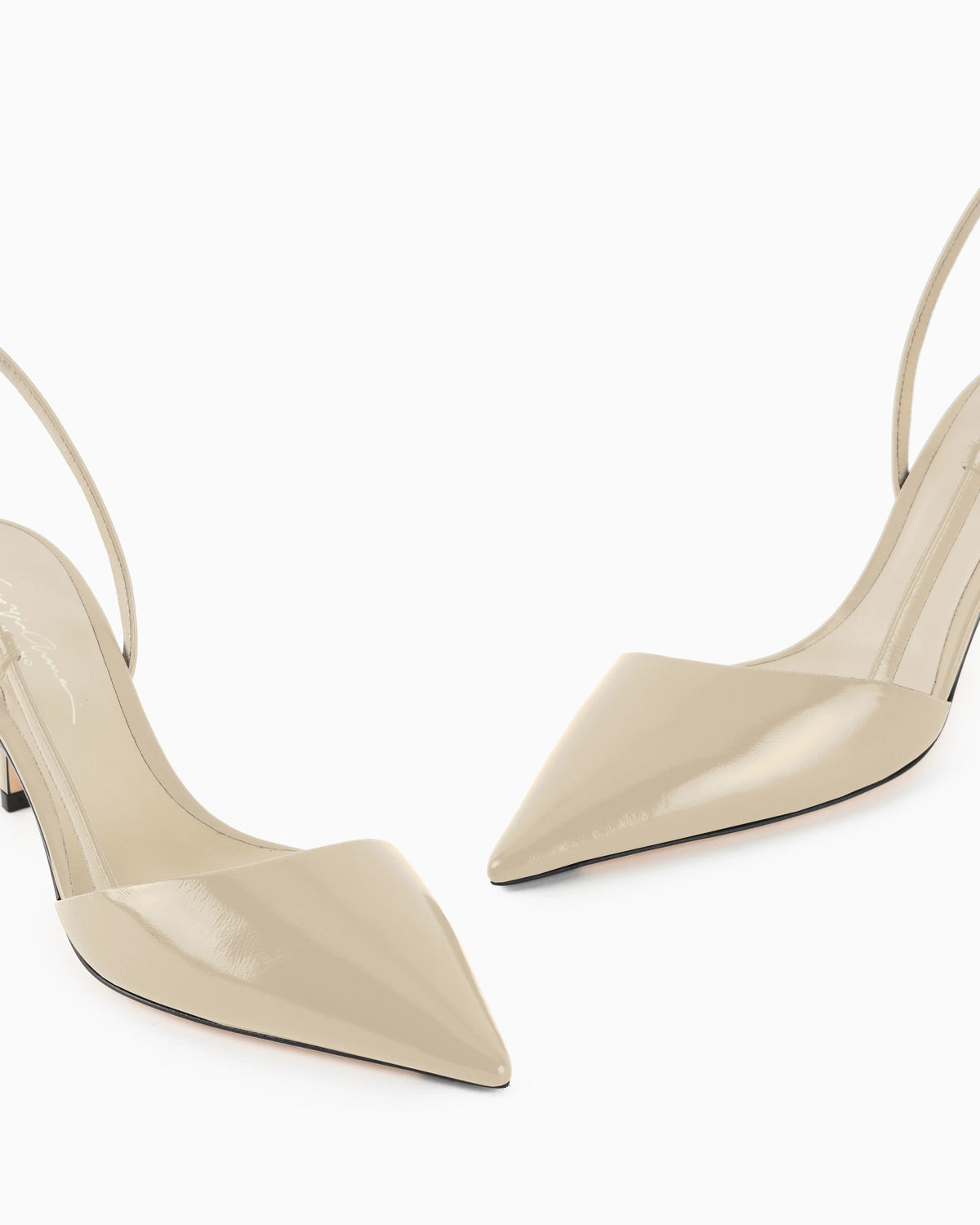 Slingbacks in textured patent leather