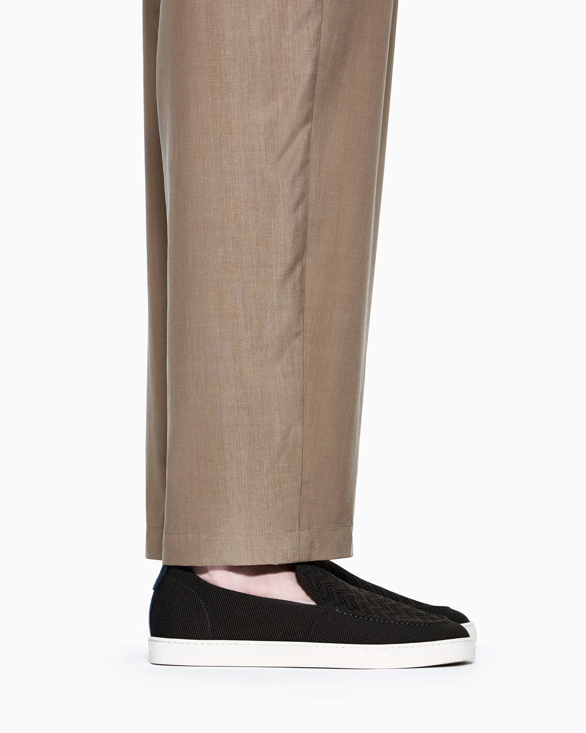 Slip footwear in knit with jacquard chevron pattern