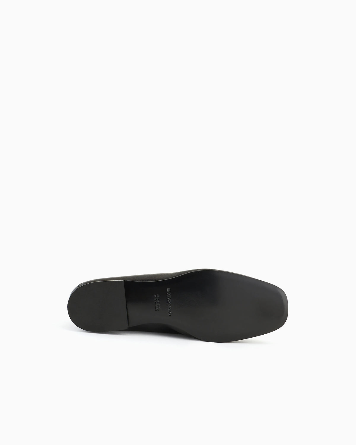 Simple loafer in nappa with embossed logo on the strap
