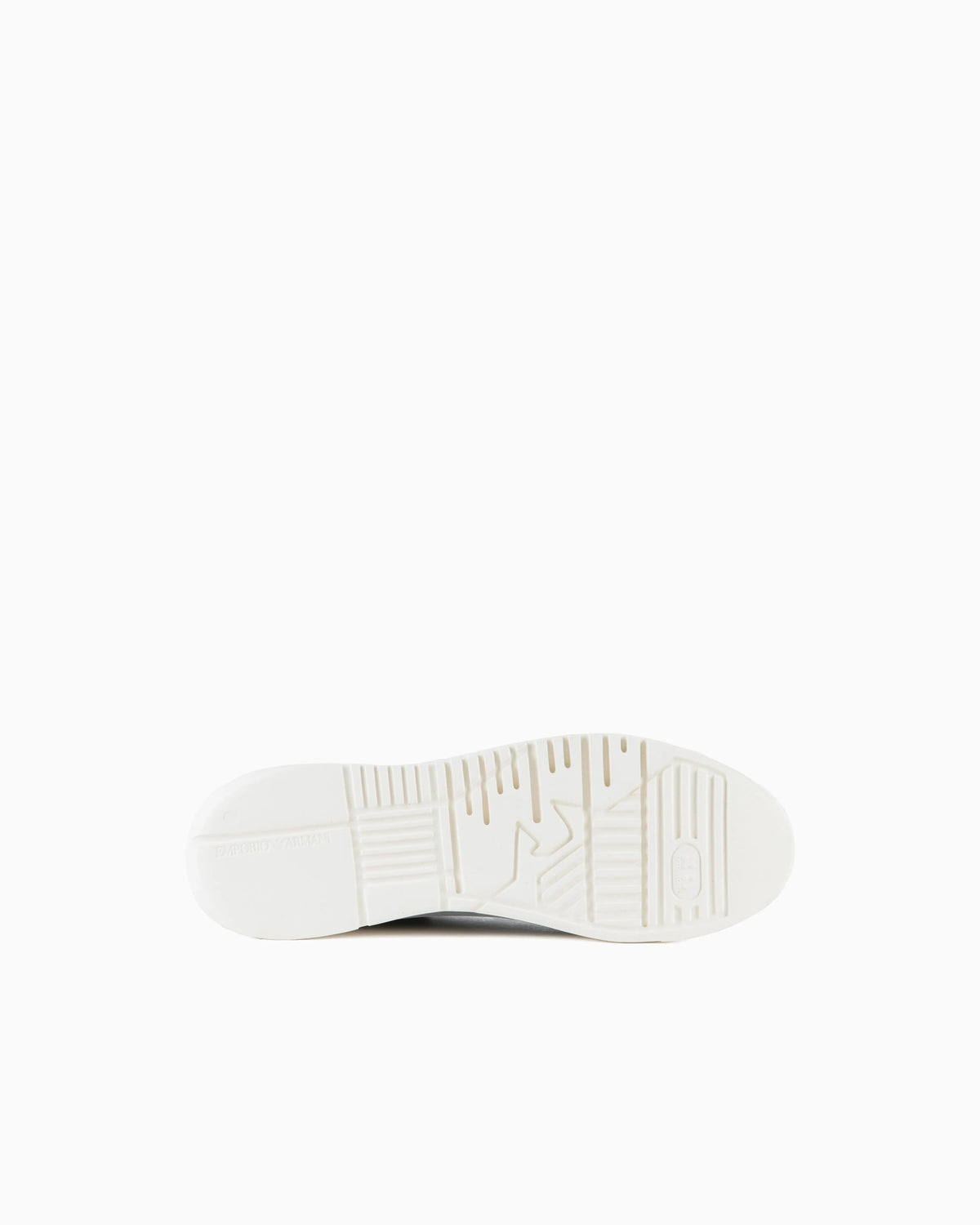 Low-top sneaker in tumbled leather Essential