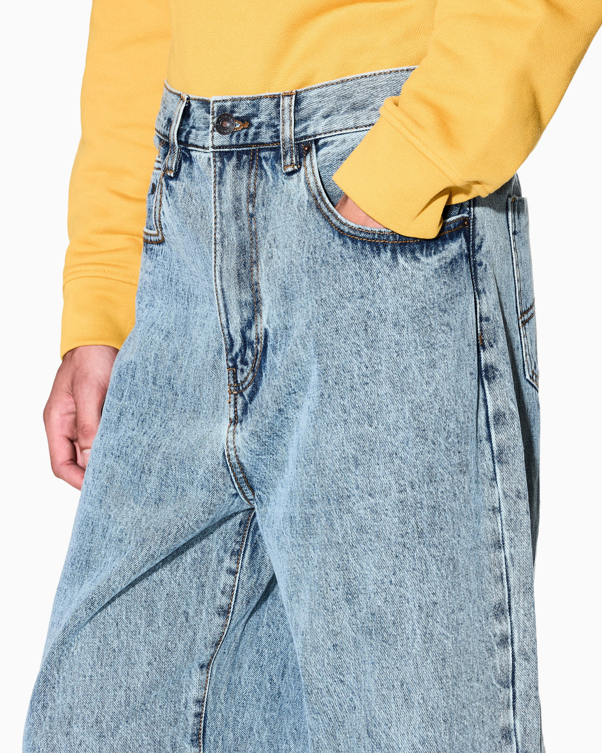 Loose-fit jeans