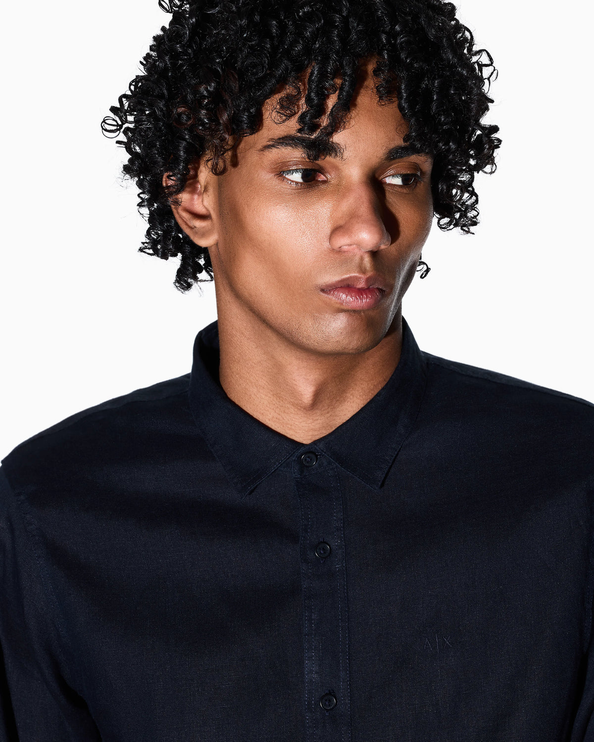Button-up shirt in linen with classic collar