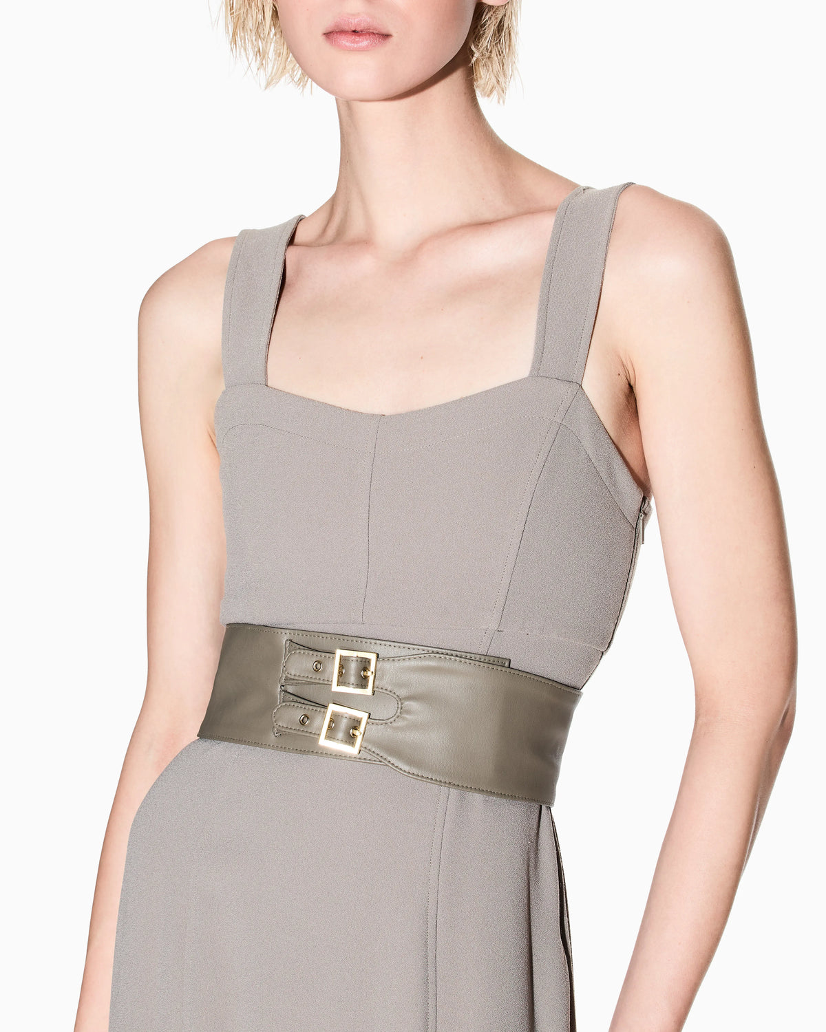 Longuette dress with belt