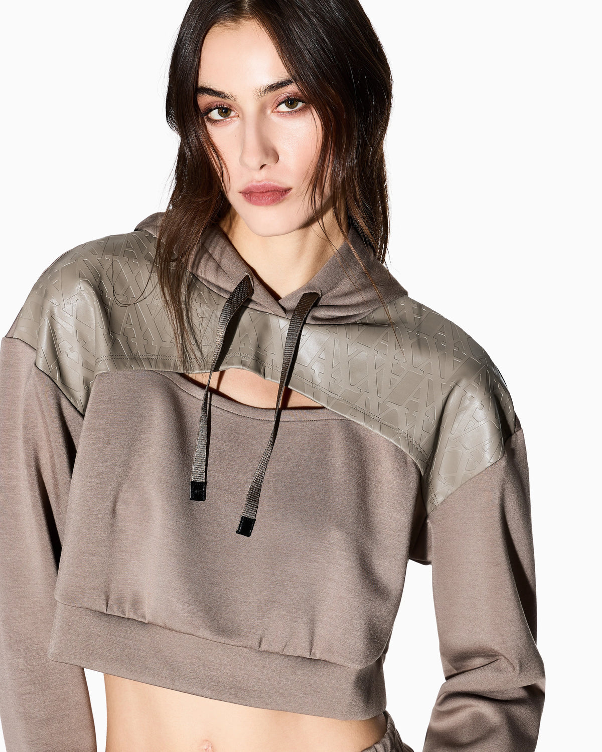 Cropped sweatshirt with cut out