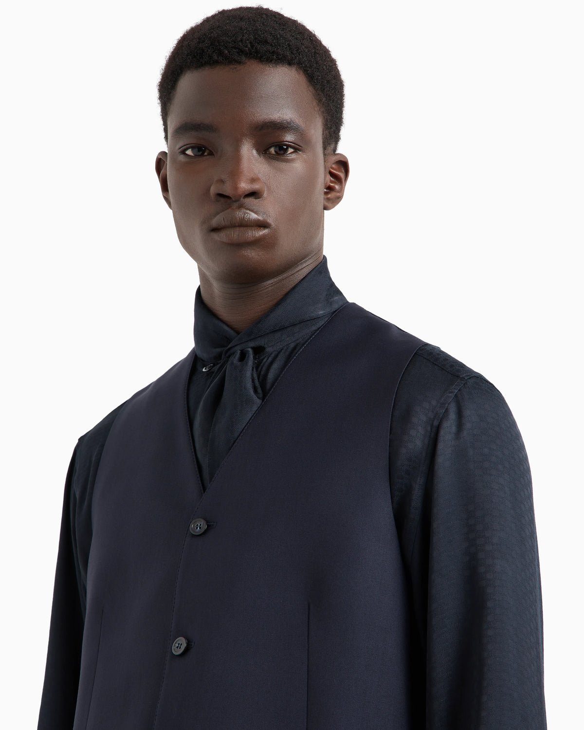 Worsted single-breasted gilet Essential in virgin wool