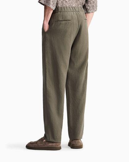 Linen trousers with a single pleat and drawstring