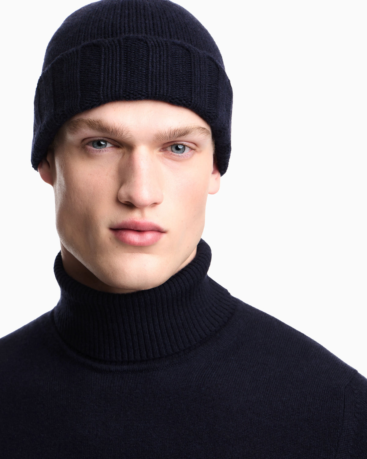 Cashmere beanie with ribbed texture and cuff Essential