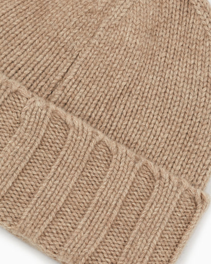 Cashmere beanie with ribbed texture and cuff Essential