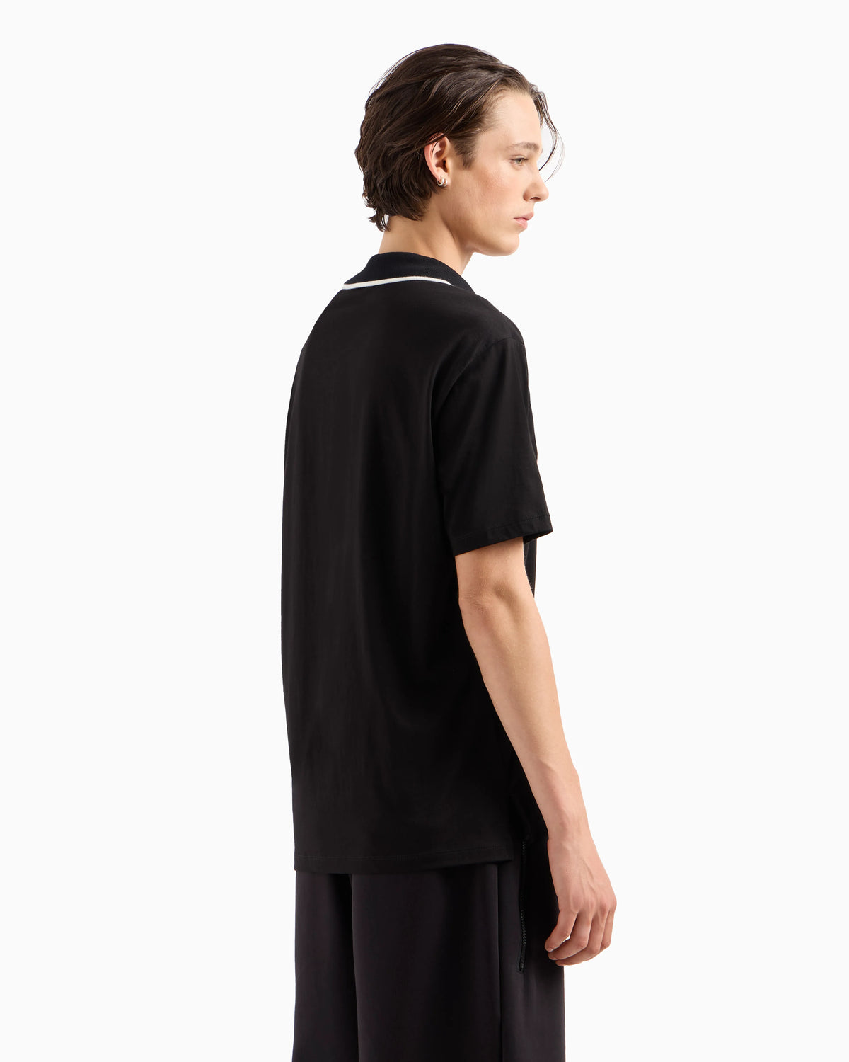 cotton polo with contrasting collar profiles