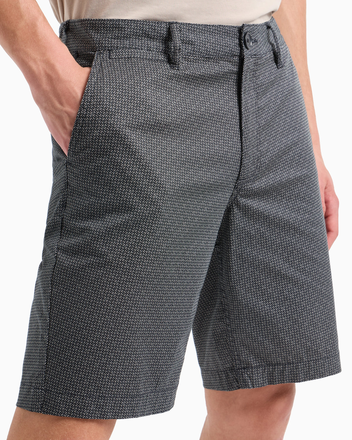 Trousers in flowing fabric