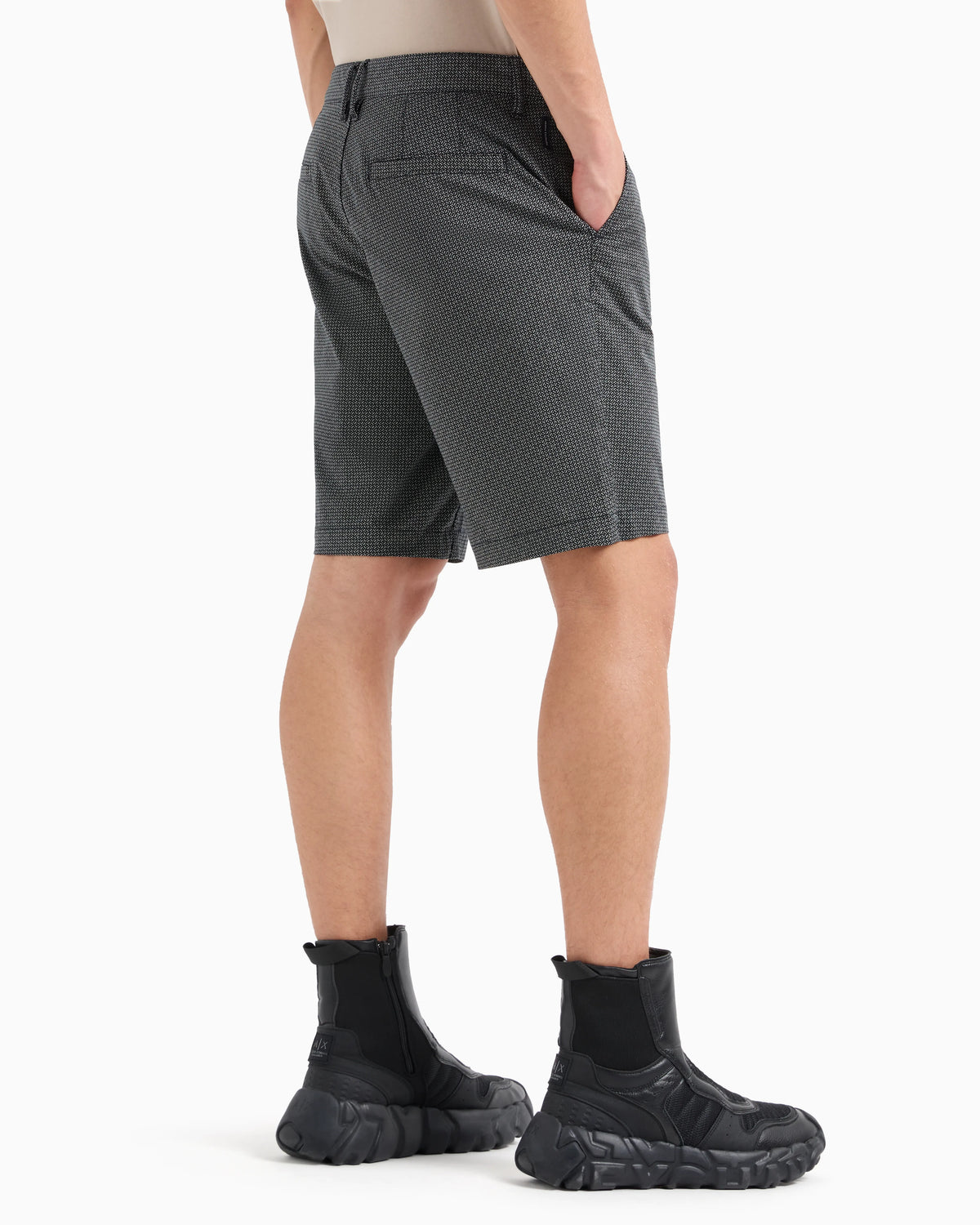 Trousers in flowing fabric