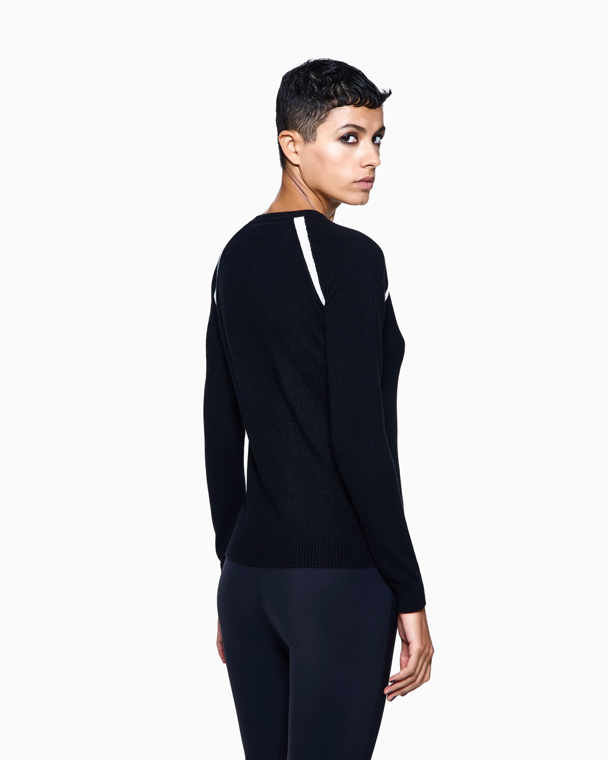 Knitted sweater in cashmere with crew neck