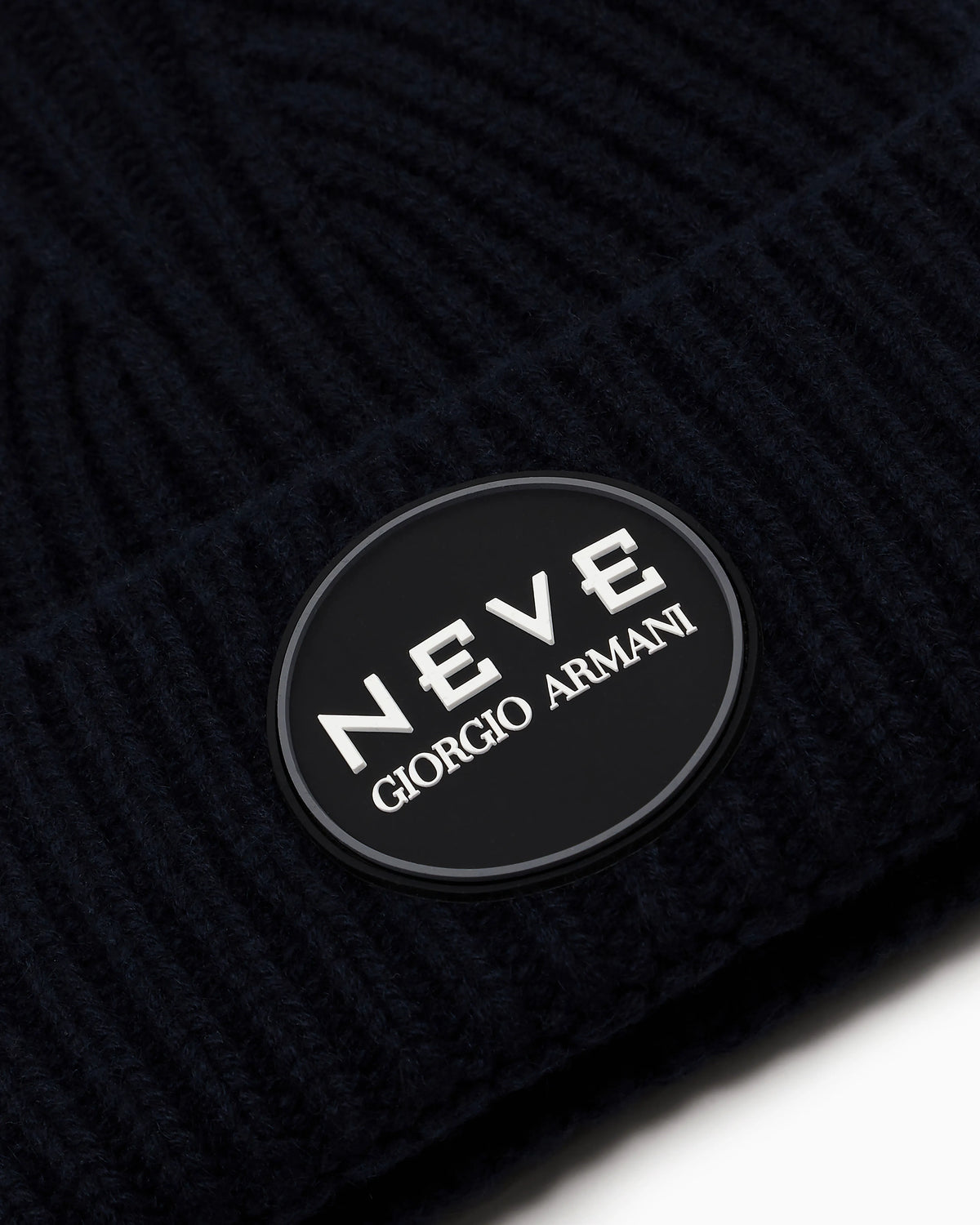Cashmere beanie with ribbed knit and patch