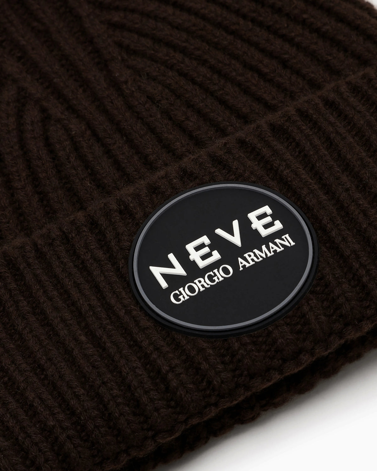 Cashmere beanie with ribbed knit and patch