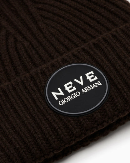 Cashmere beanie with ribbed knit and patch