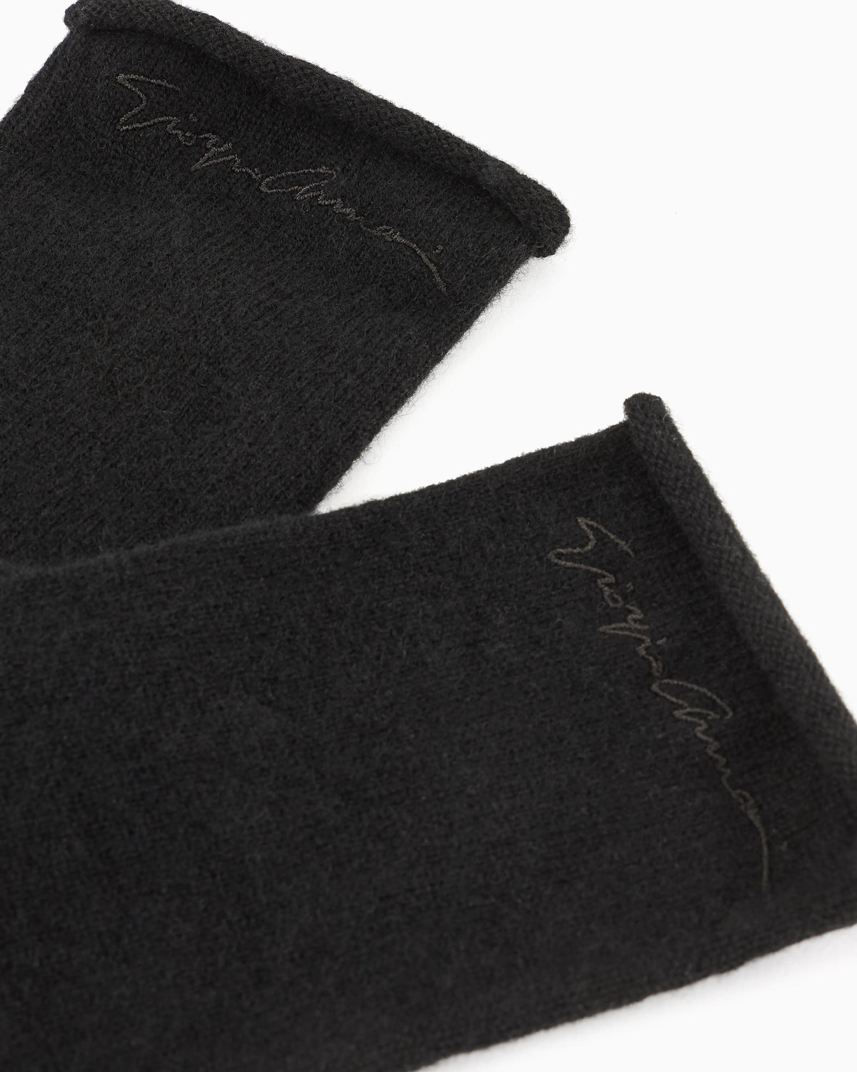 Cashmere knit gloves with embroidered logo