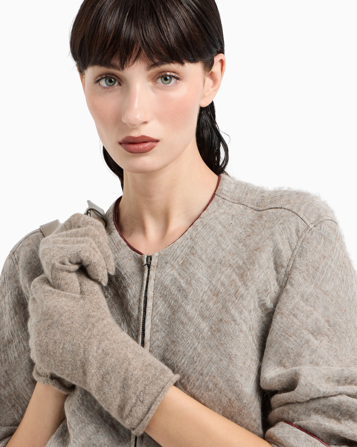 Cashmere knit gloves with embroidered logo