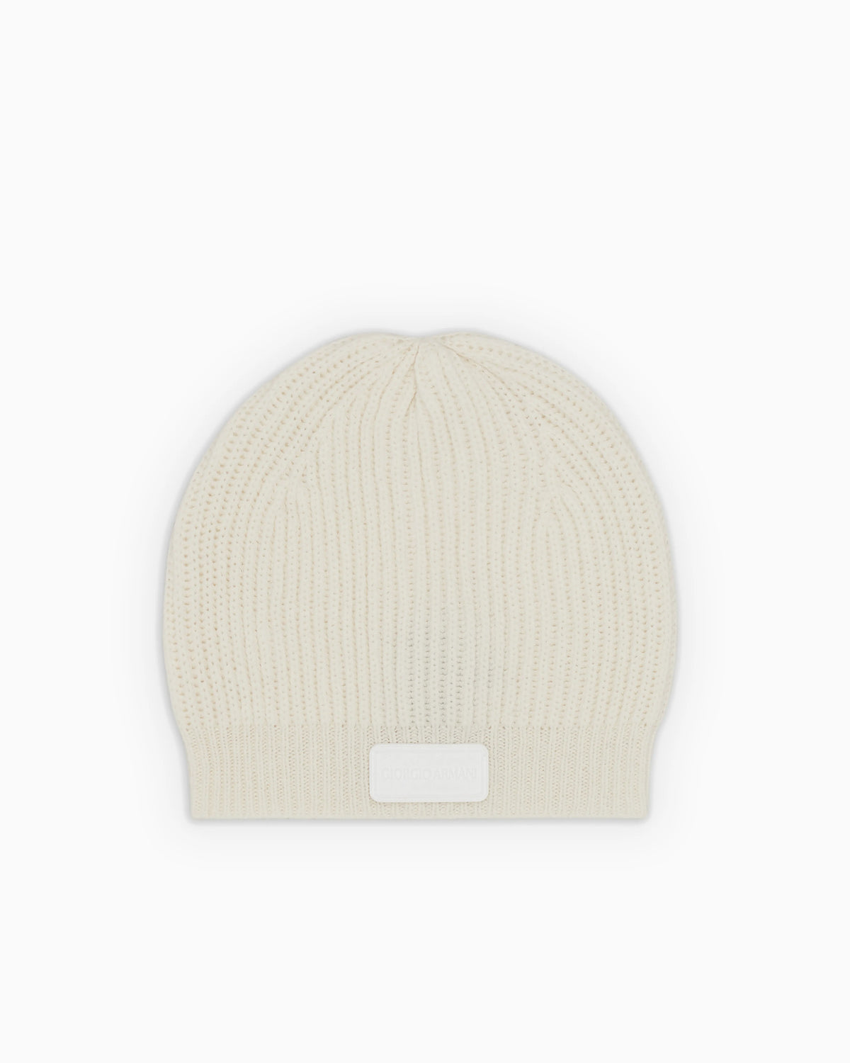 Knitted beanie with a ribbed cuff and patch