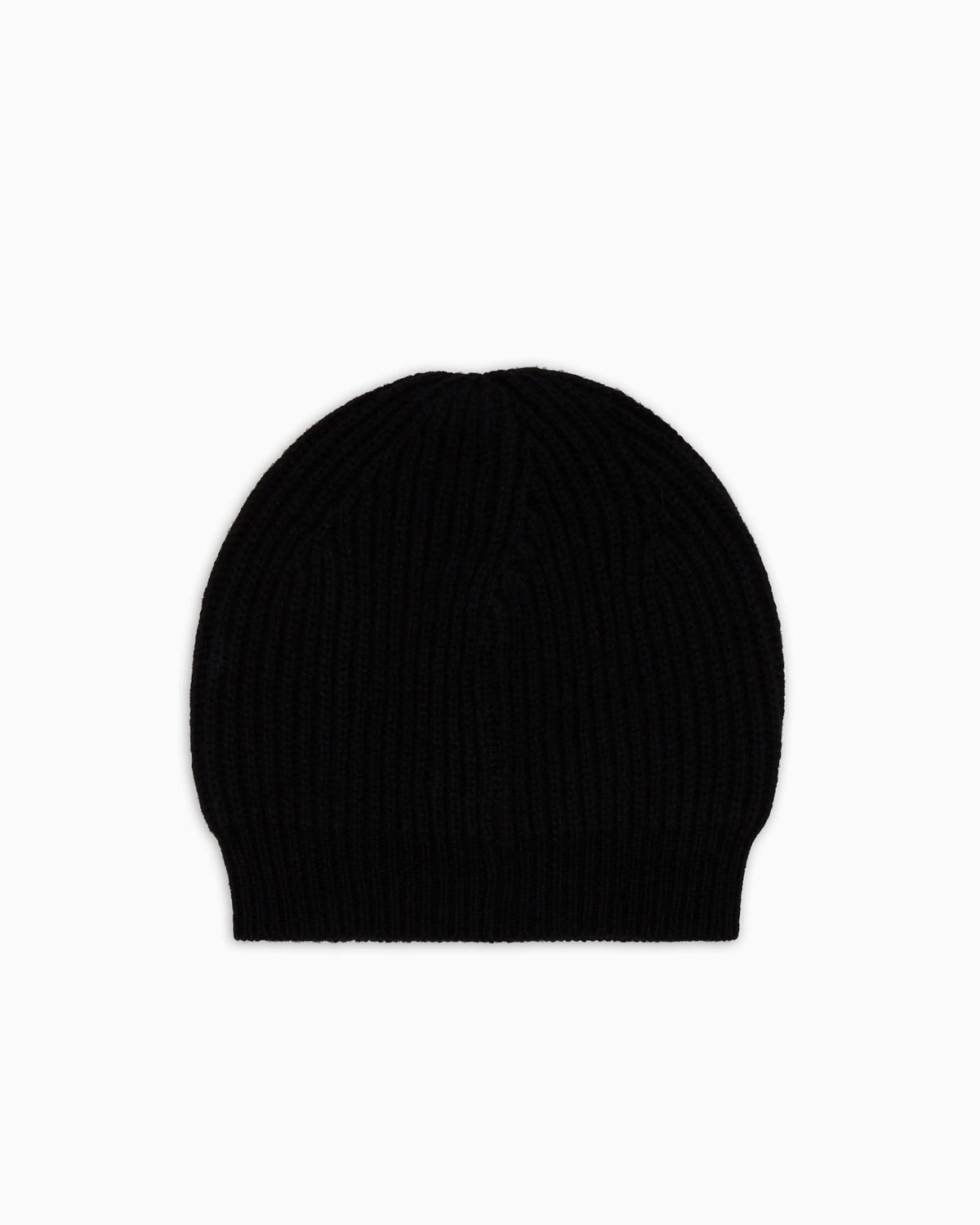 Knitted beanie with a ribbed cuff and patch