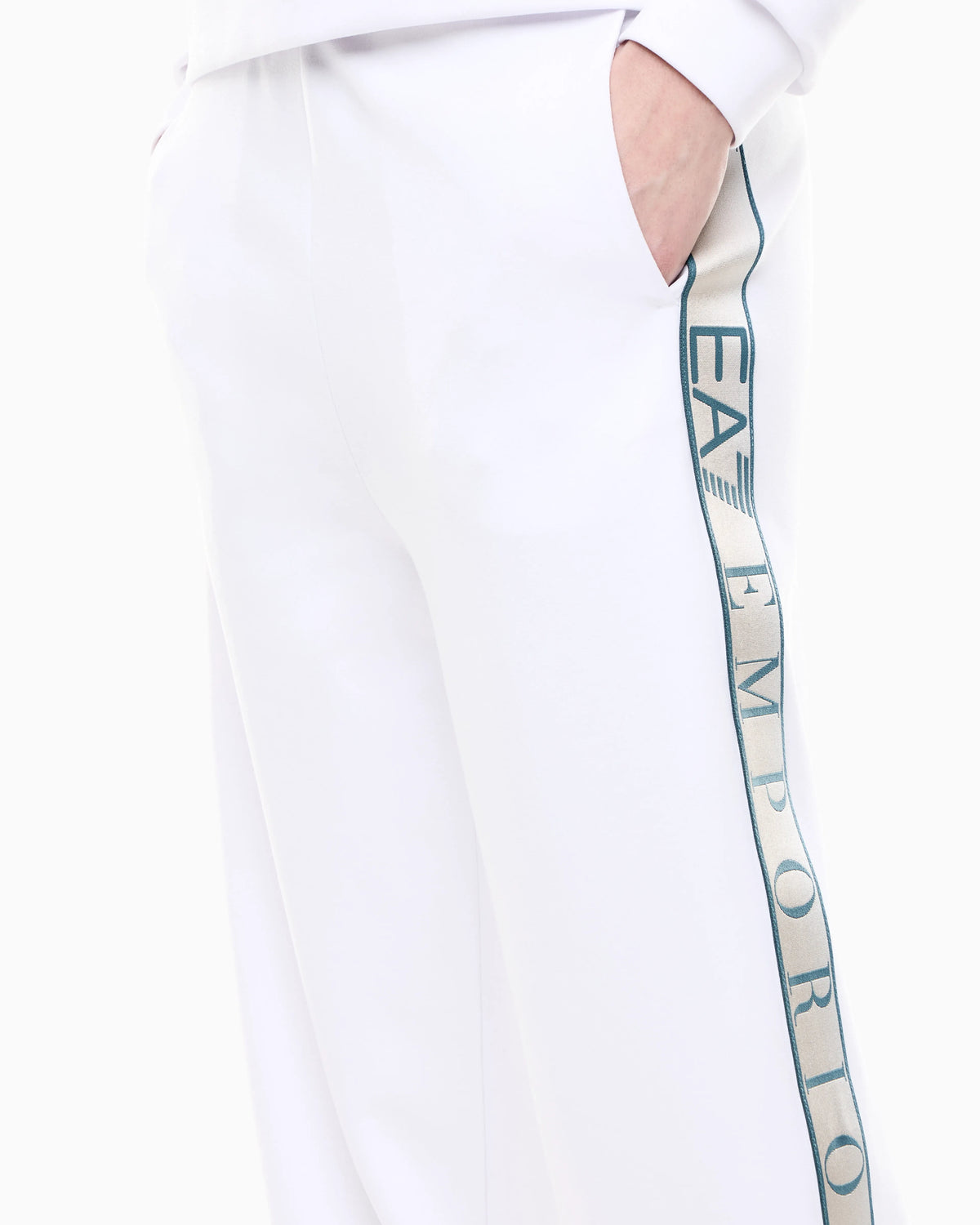 Dynamic Athlete tracksuit in Natural VENTUS7 technical fabric