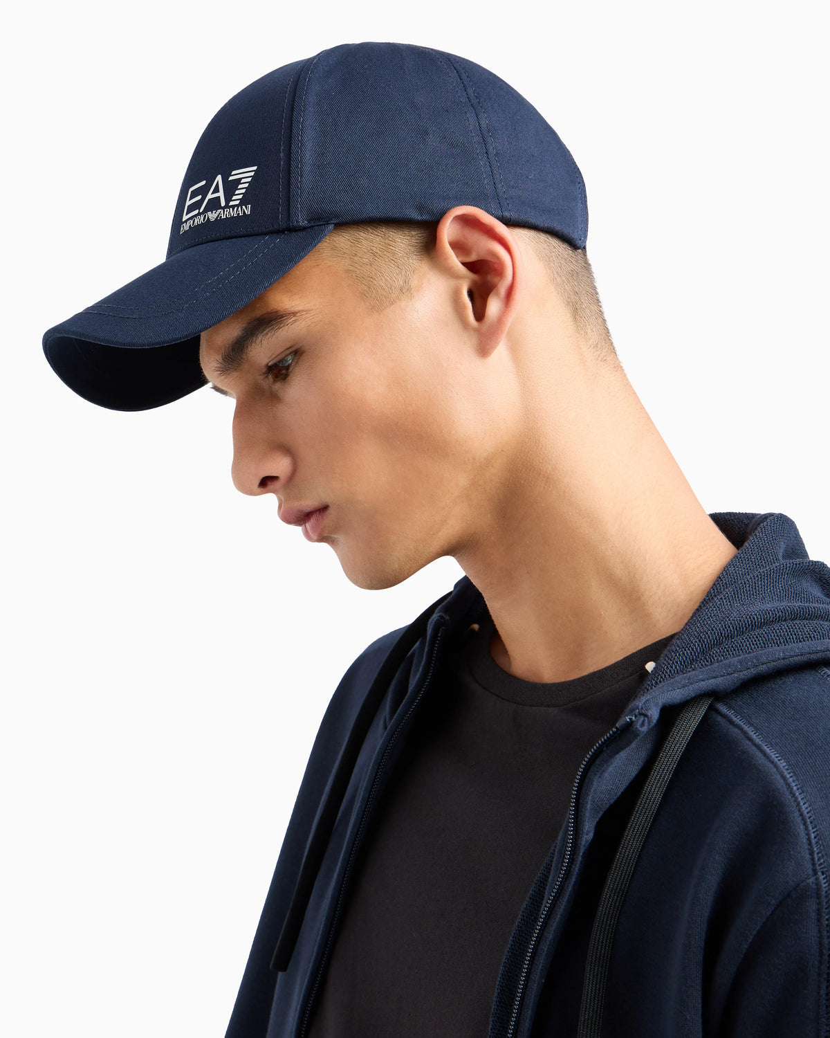 Logo cap in breathable cotton with curved visor Caps U
