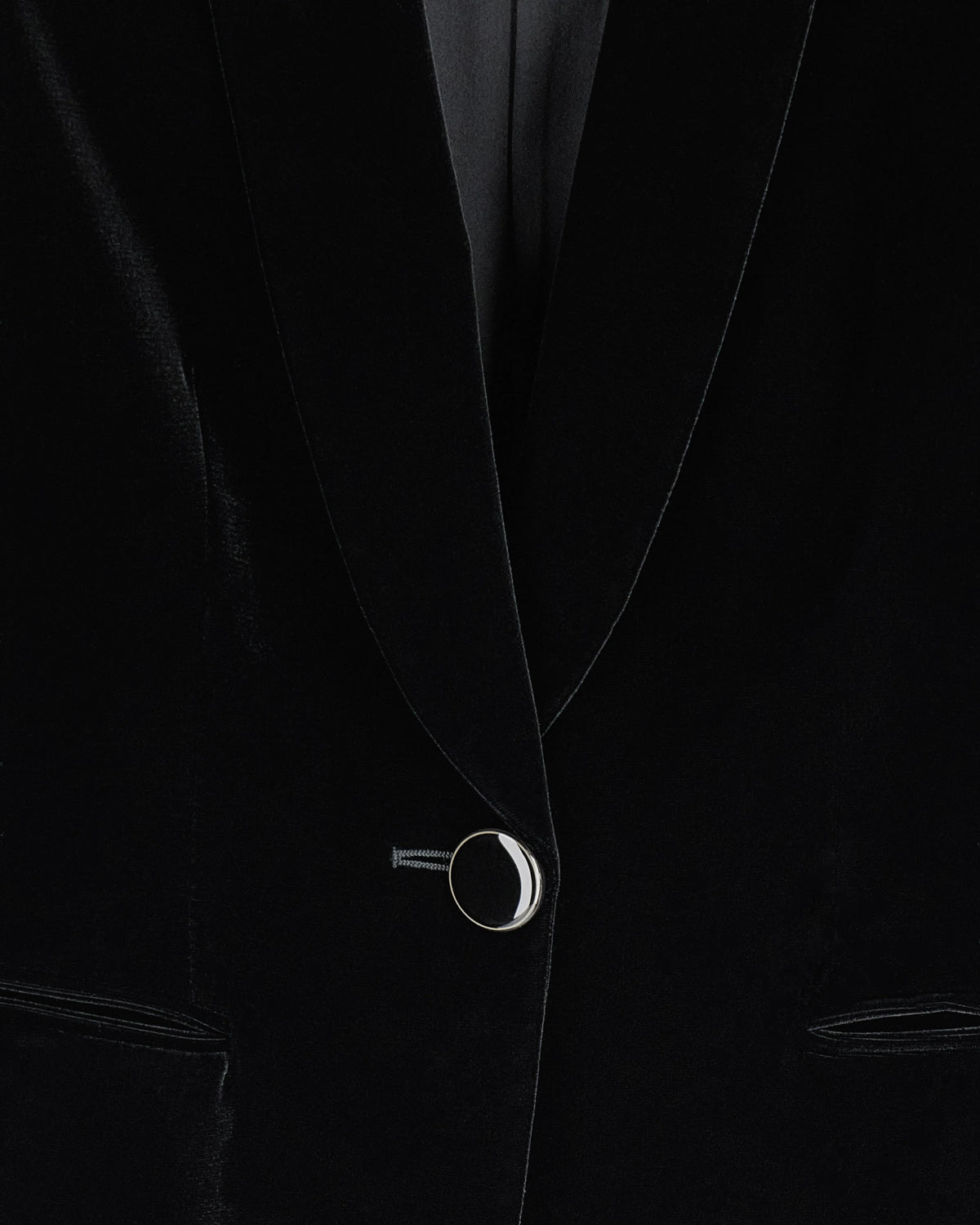 Single-breasted velvet jacket with jewel button detail