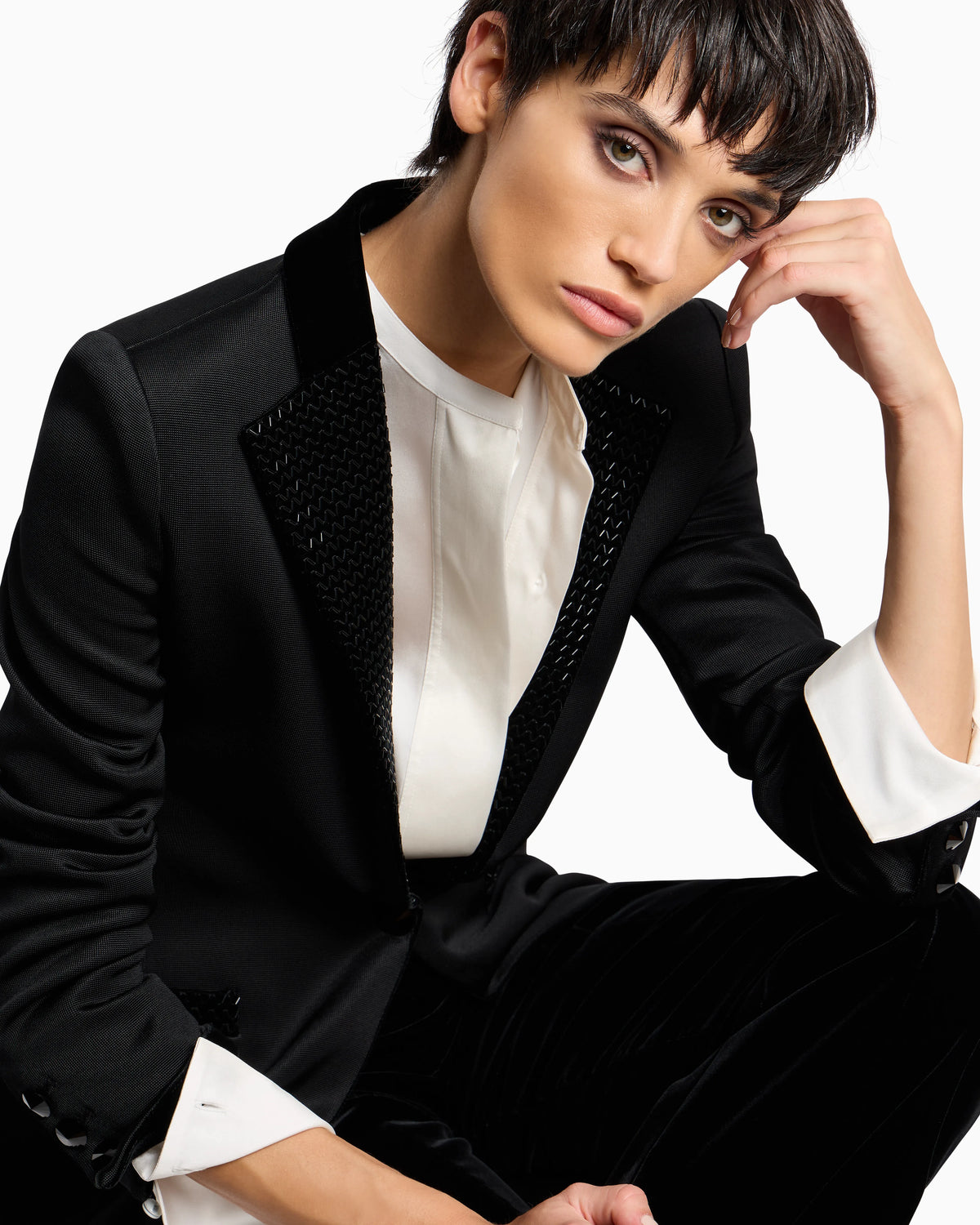 Cropped trousers in velvet