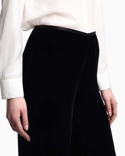 Velvet trousers in a high-waisted palazzo fit Essential