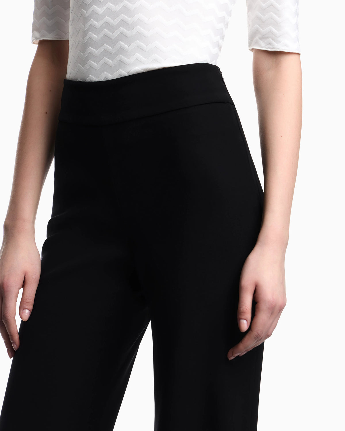 Flowy trousers Essential in techno cady with a high waist