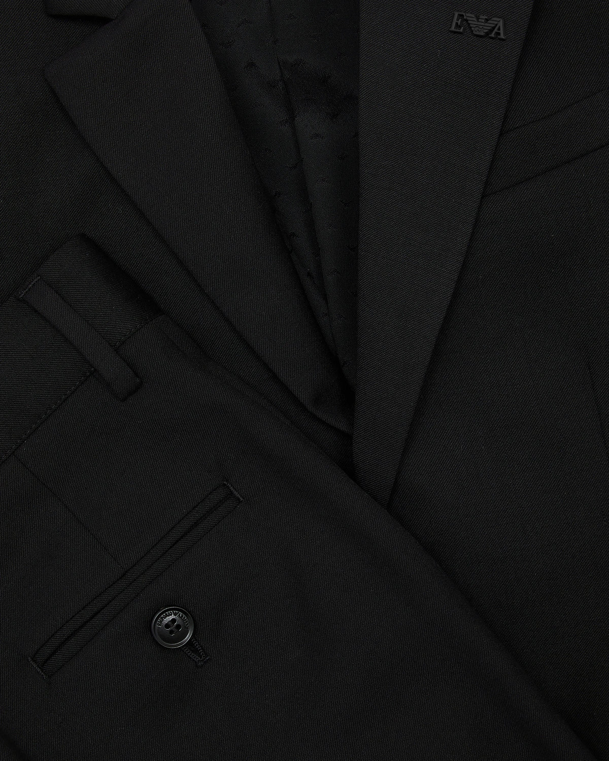 Single-breasted suit in light virgin wool