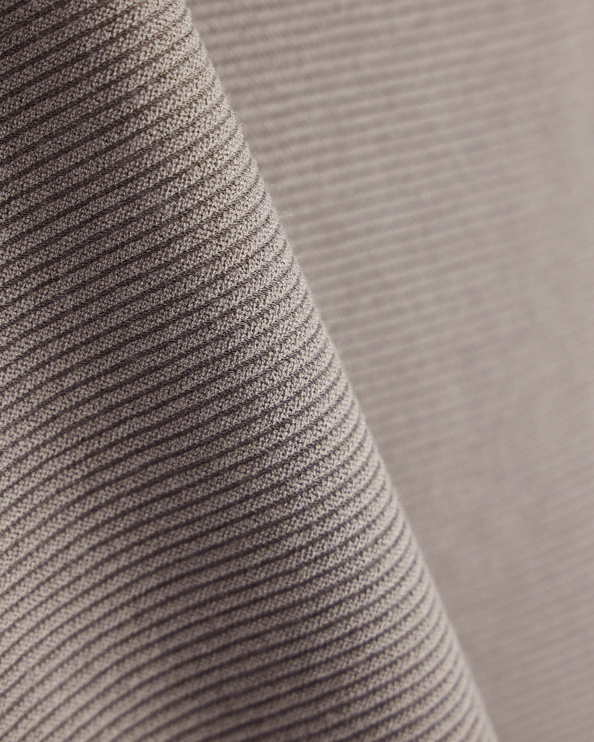 Crew neck jumper in seamless viscose blend