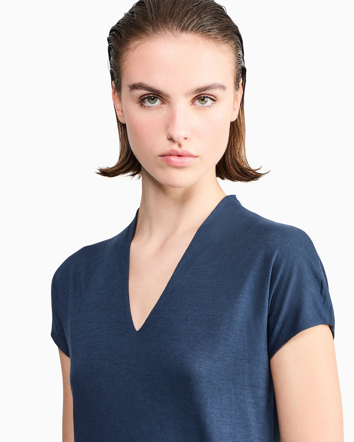 Short sleeve top  in knit with a deep V-neck