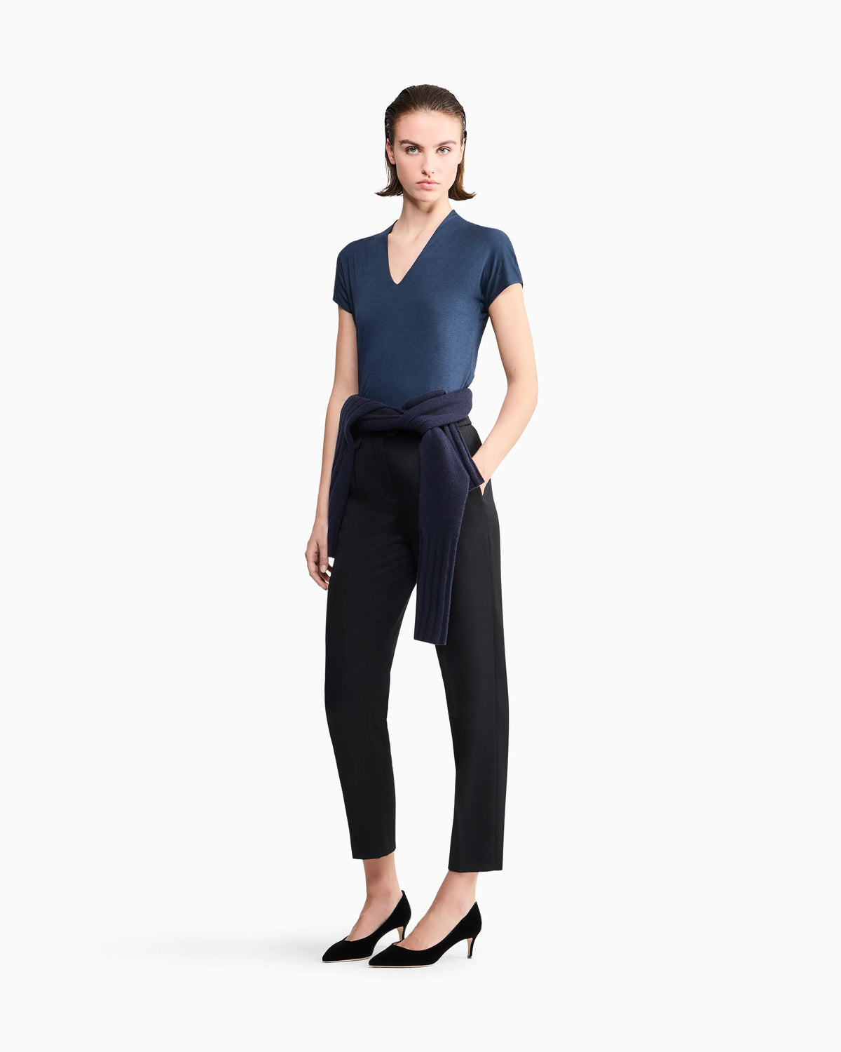 Short sleeve top  in knit with a deep V-neck