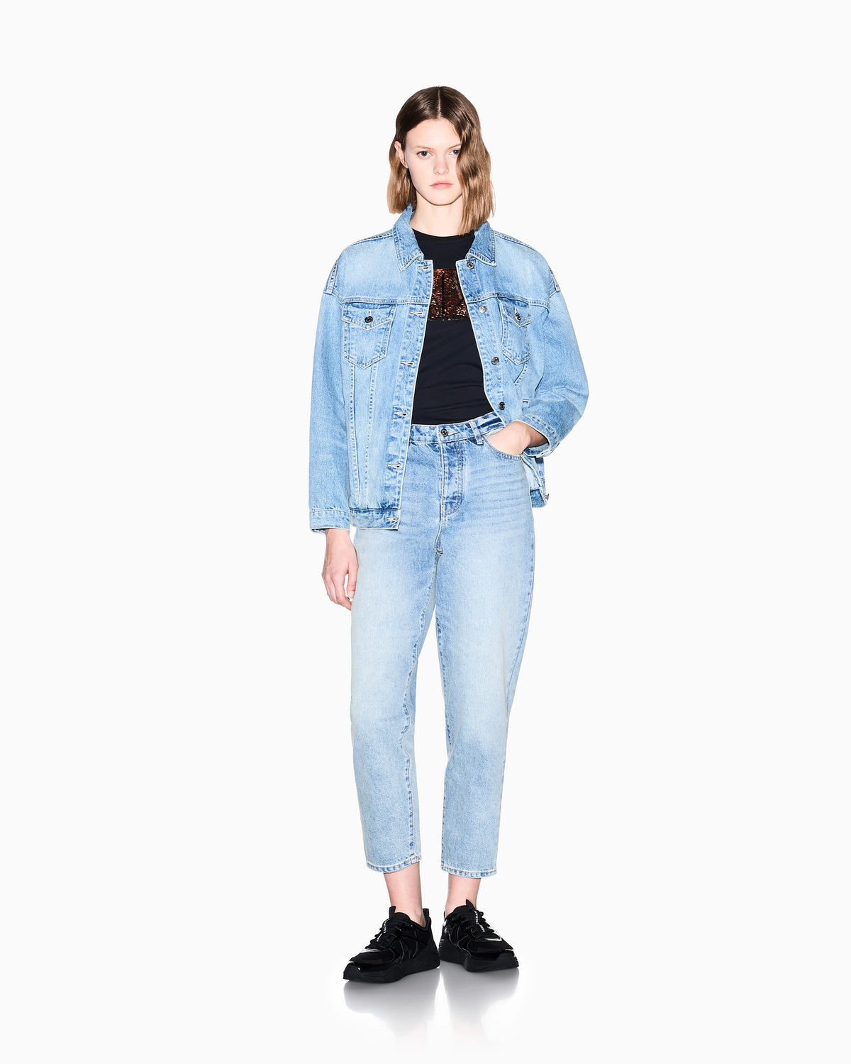 Carrot fit jeans in rigid denim with five pockets Icon