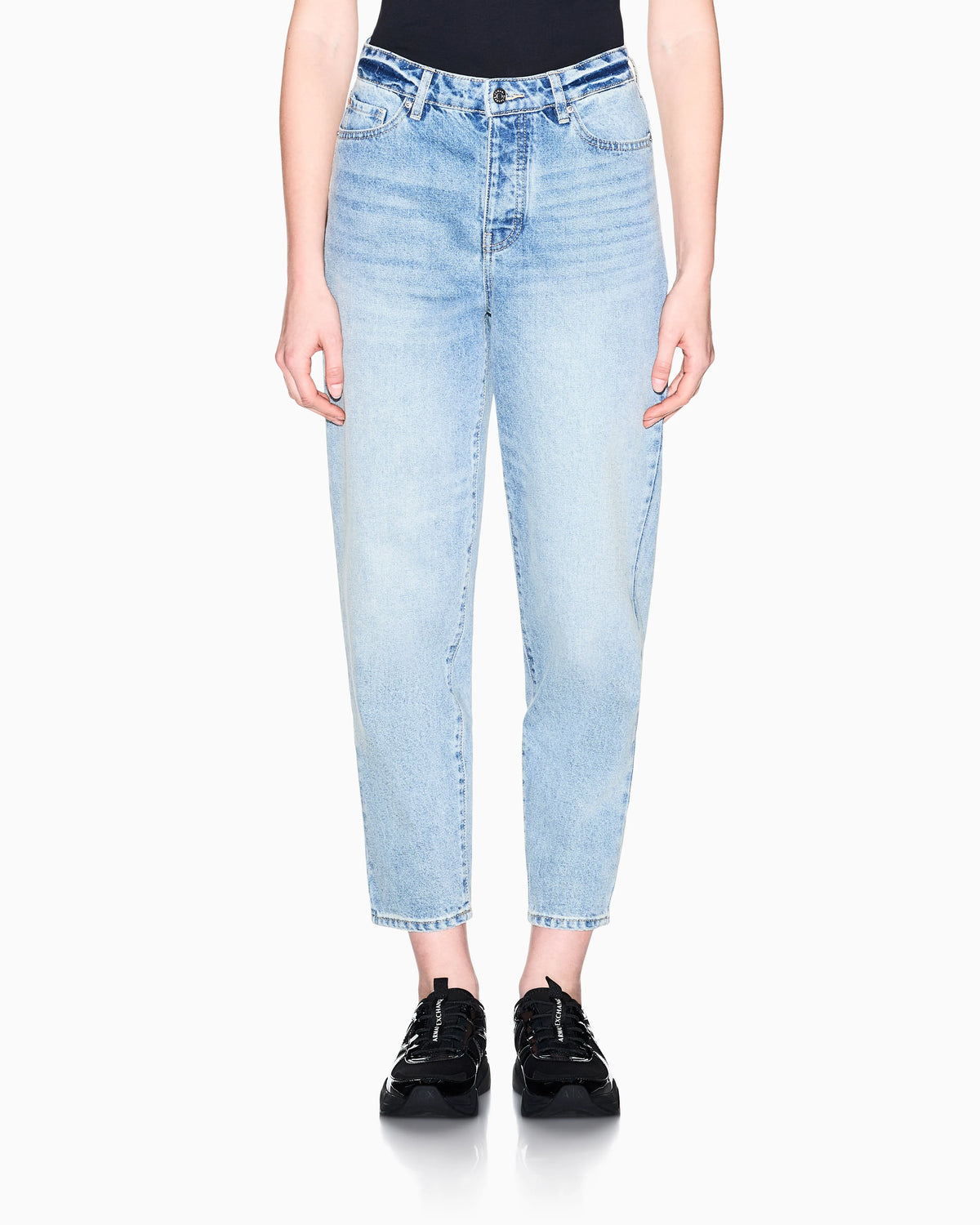 Carrot fit jeans in rigid denim with five pockets Icon