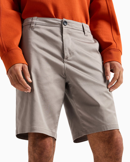 Flat front chino shorts in stretch cotton satin Essential